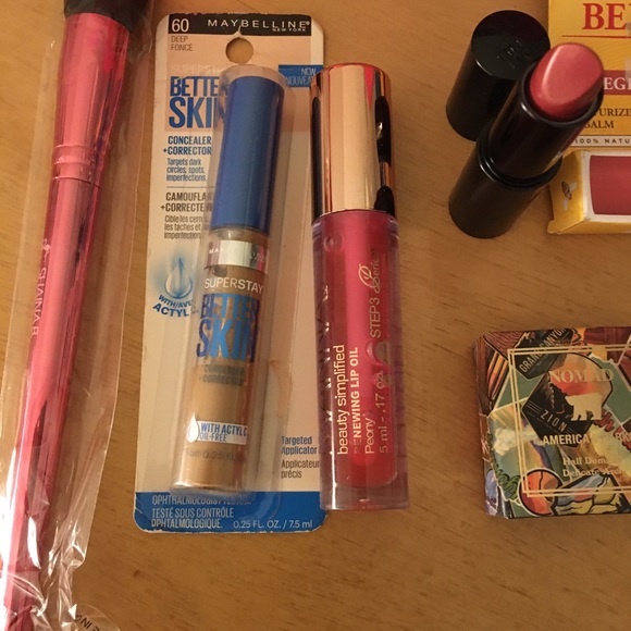 9pc Makeup Bundle Bronzer Eye Shadows Lip balm Concealer Brush Lip Oil Bag etc - Picture 5 of 12